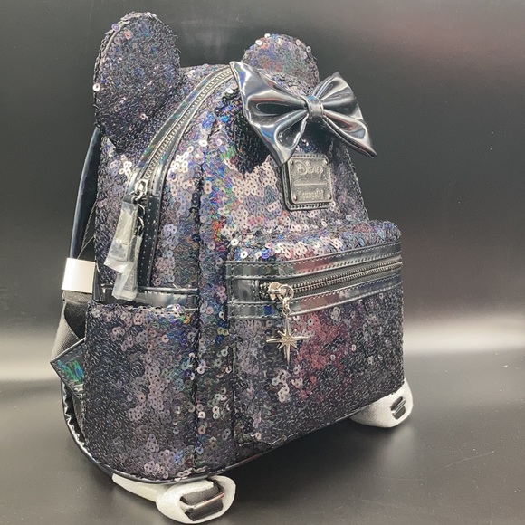 24HR DROP ⬇️Loungefly Holographic Exclusive Minnie Backpack - Picture 6 of 6